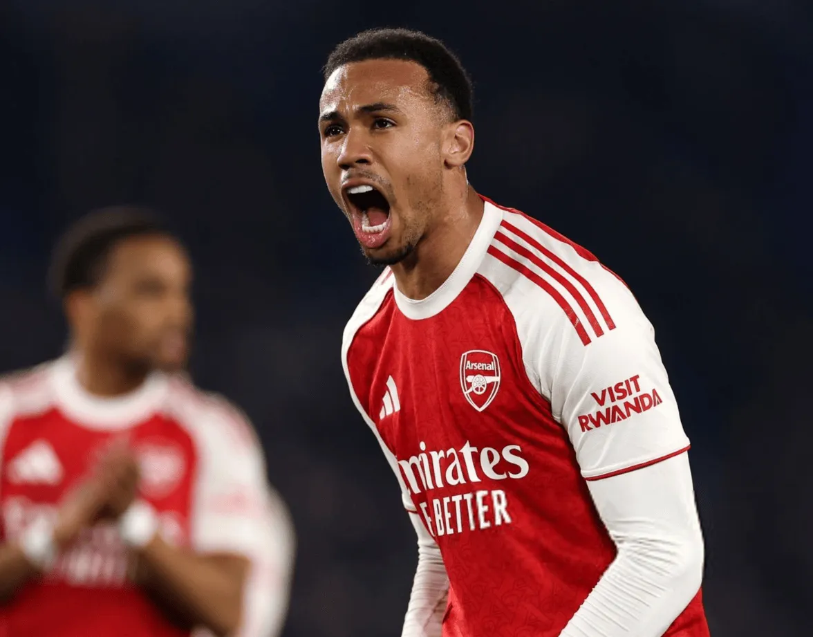 世界杯手机平台-加布里埃尔本场对抗8胜7，14次解围并完成1次门线救险